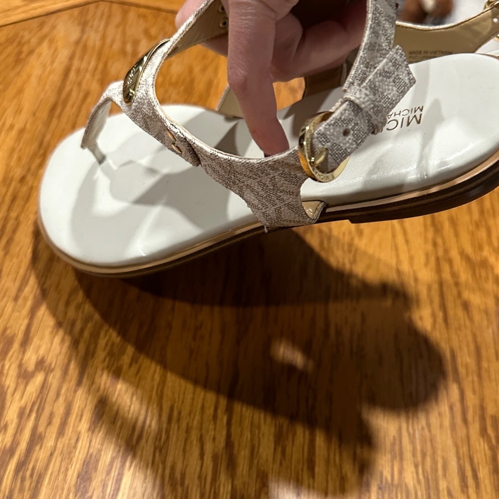 *MICHAEL KORS* Cream x Tan Logo Print MK Plate Sandals Size 9.5 - Picture 9 of 13